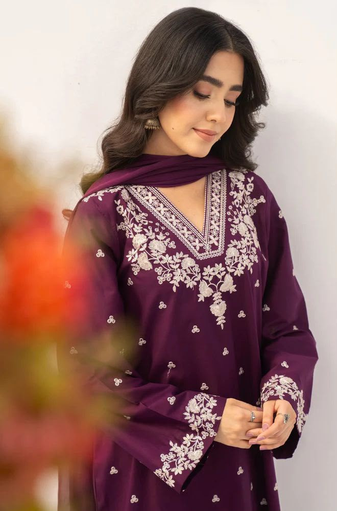 PEZWAAN LAWN EMBROIDED 3 PC